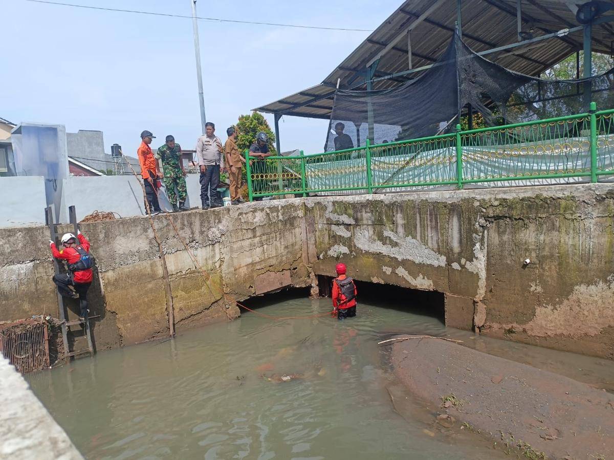 Penemuan jasad korban terseret arus di Pamulang