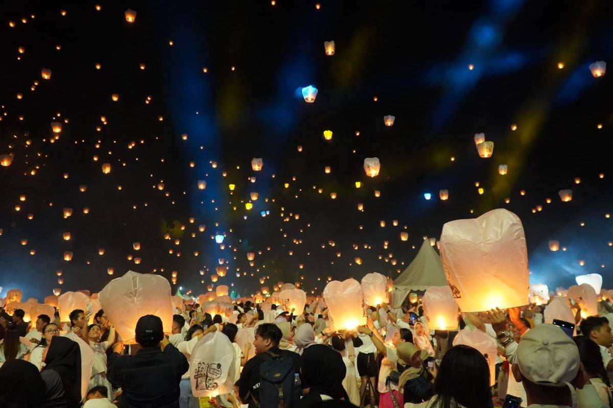 Festival Lampion di Pantai Goa Cemara Sisakan Sejumlah Masalah