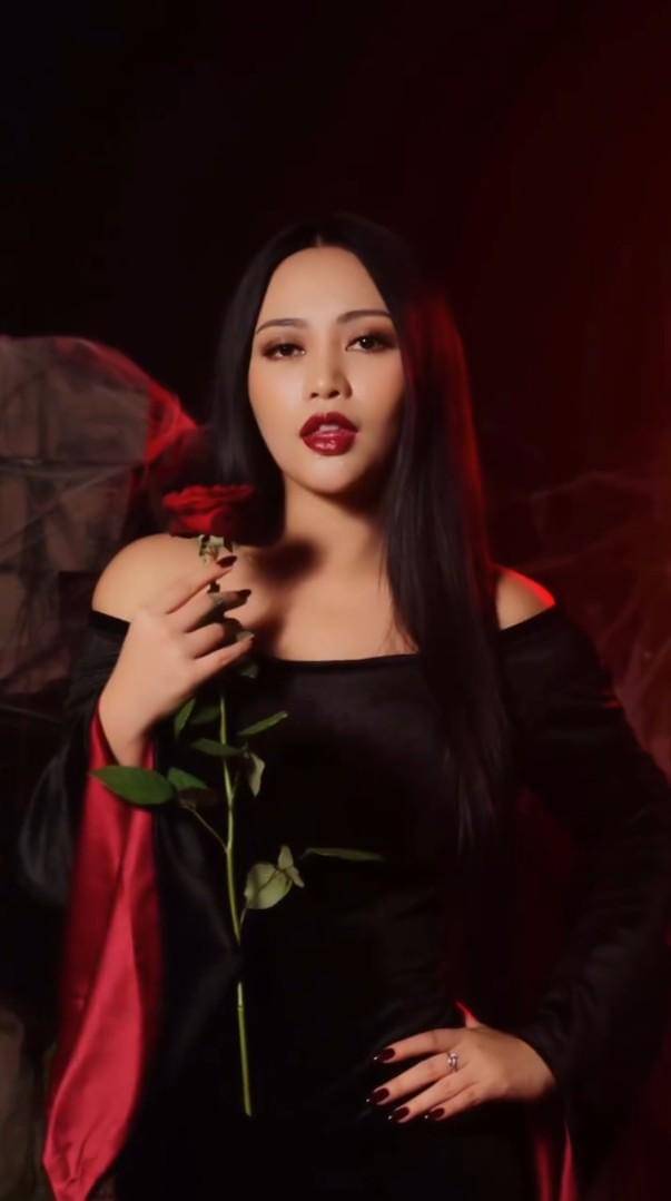 pemotretan Halloween keluarga Rachel Vennya