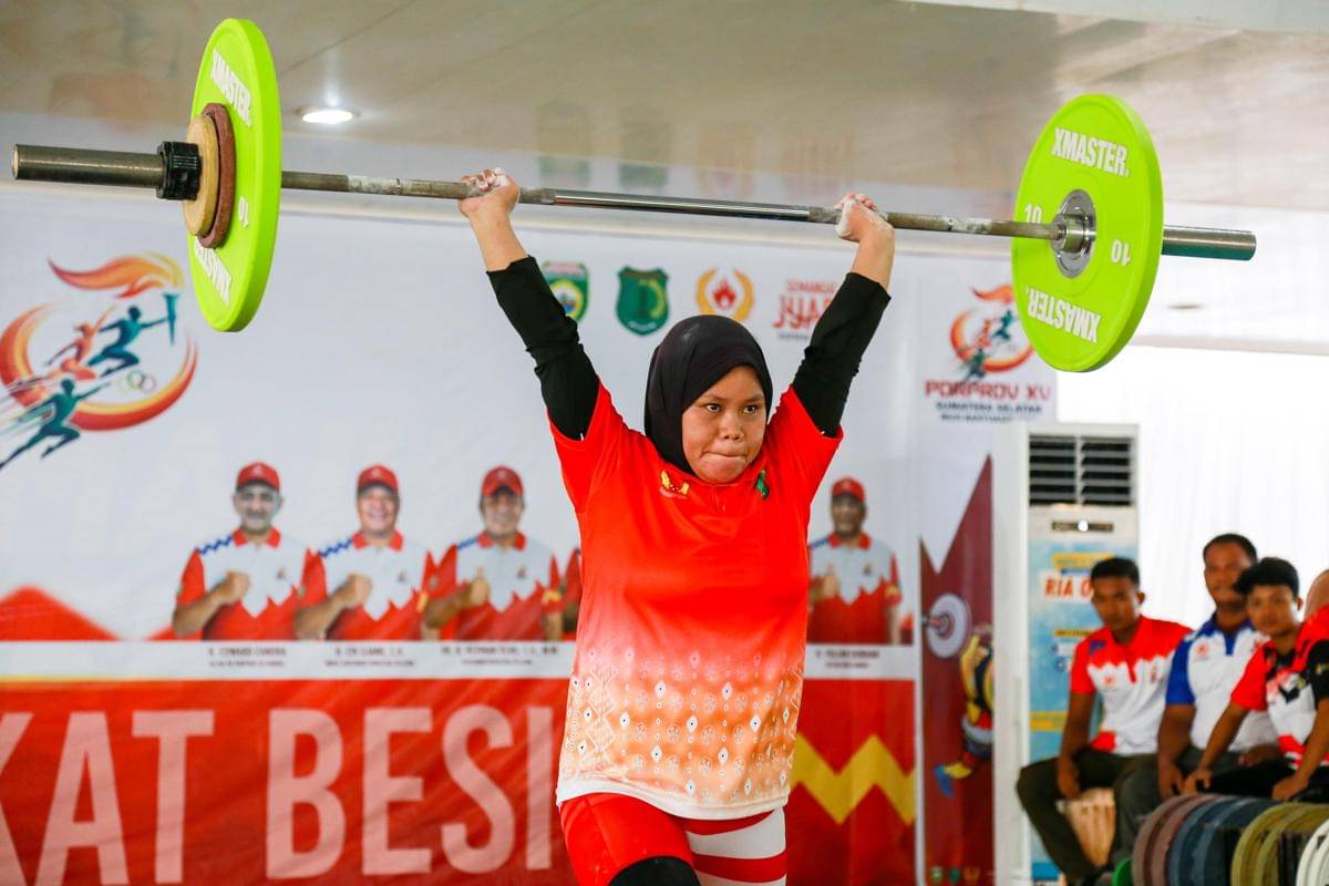 Lifter muda Indah Afriza asal Muba berhasil mempersembahkan medali emas dalam ajang Porprov Muba. (Dok. Pemkab Muba)