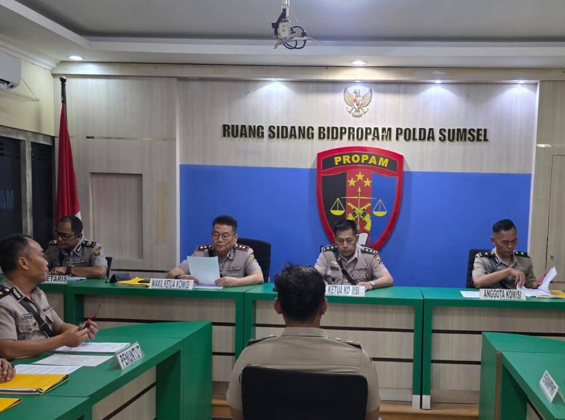 Britptu RA saat jalani sidang etik di Propam Polda Sumsel (Dok: Humas Polda Sumsel)