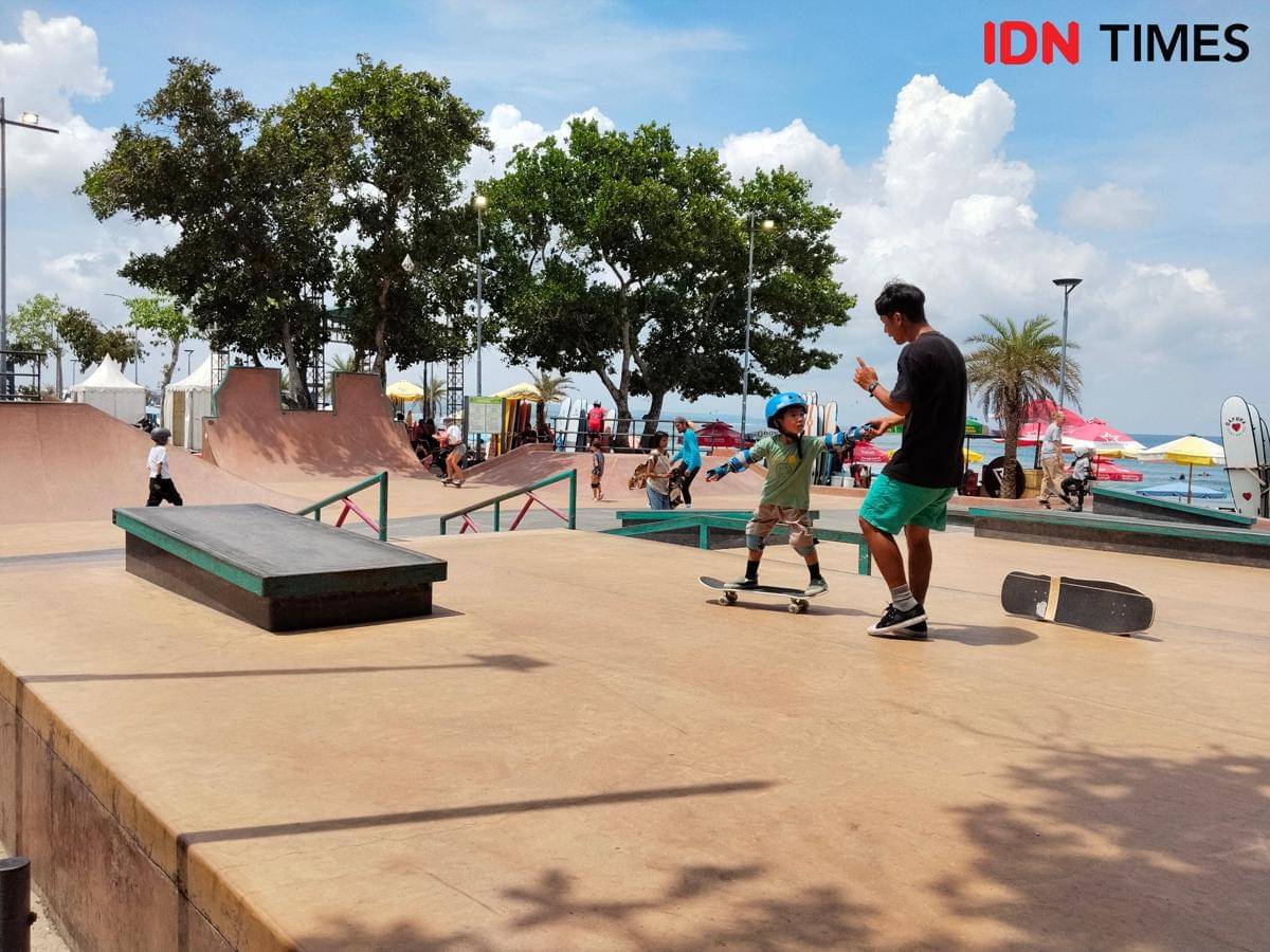 Skateboard