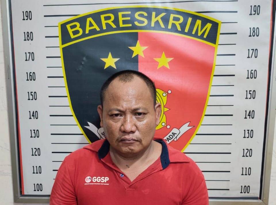 Pelaku pembunuhan di Sanga Desa saat diringkus polisi. (Dok. Polsek Sanga Desa)