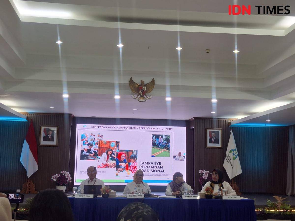 Konferensi Pers Capaian Kemen PPPA Selama Satu Tahun oleh Menteri PPPA Arifah Fauzi di Kantor KemenPPPA. (IDN Times/Lia Hutasoit)