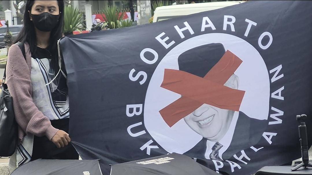 Soeharto Bukan Pahlawan