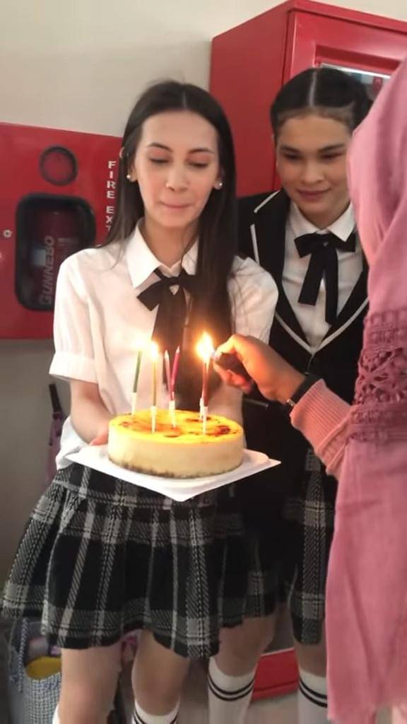 Potret Aliando dapat surprise ultah ke-29 dari Richelle Skornicki