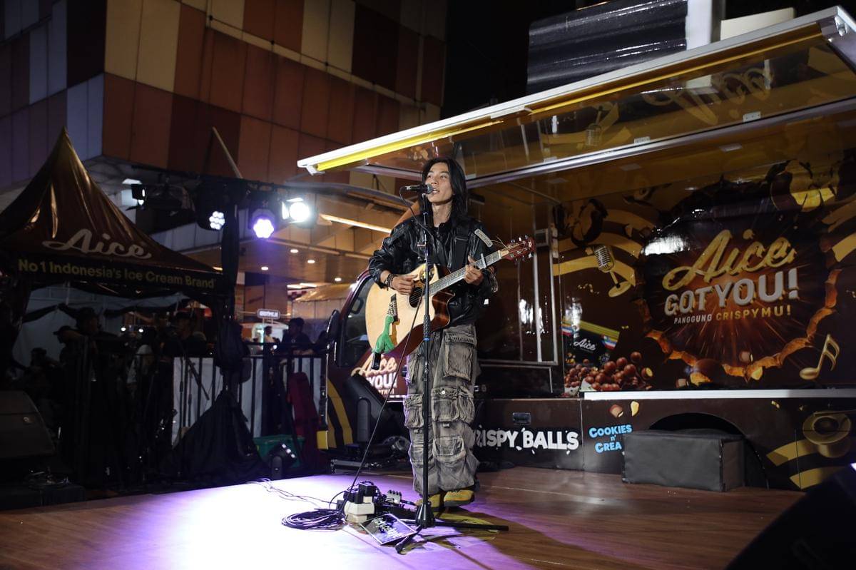 Dengan Suara Khas dan Permainan Gitar yang Penuh Emosi, Ricky Rianto Berhasil Menjadi Juara 3 di Aice Got You! Panggung Crispymu! Jakarta .JPG