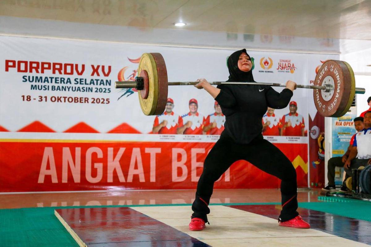 Salah satu lifter muda asal Muba saat menyumbang medali untuk Porprov Sumsel di Muba. (Dok. Pemkab Muba)