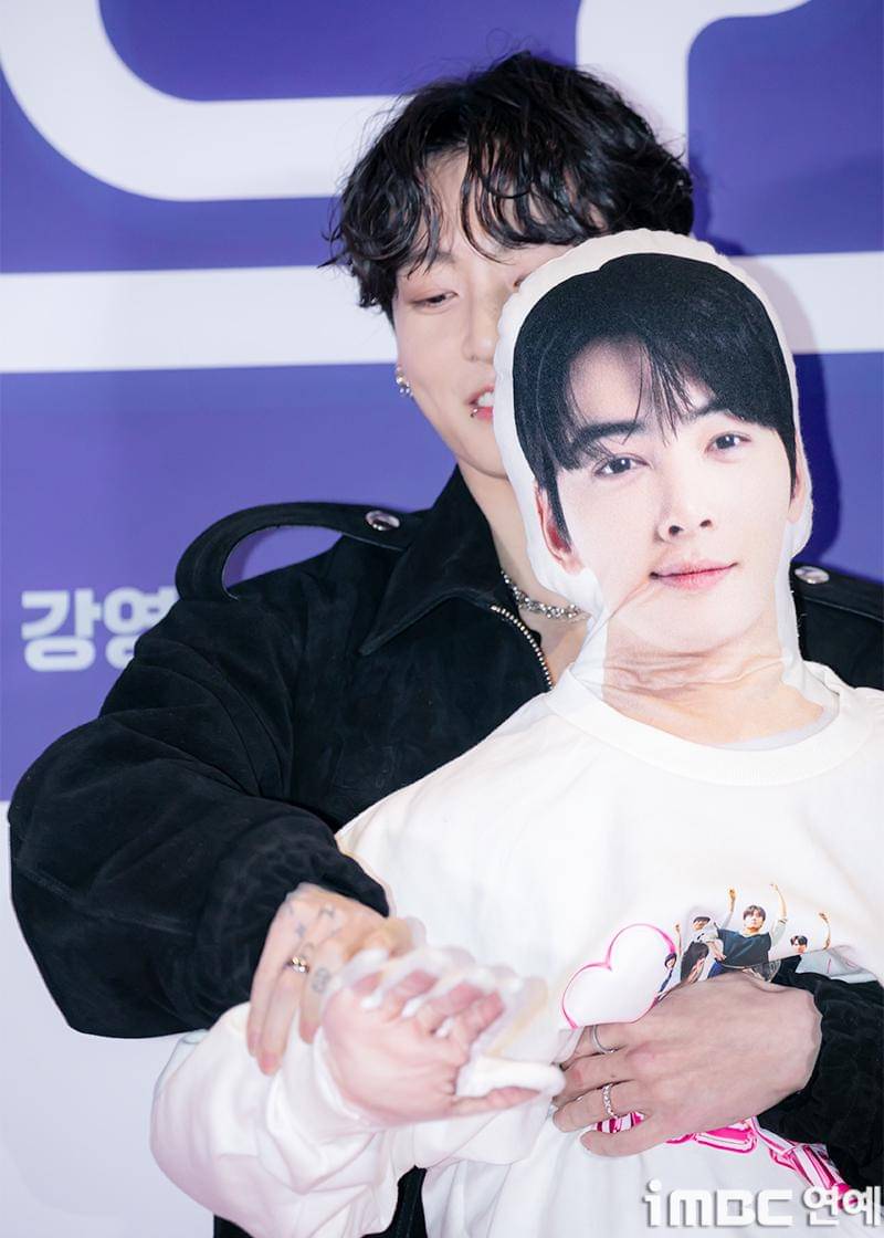 potret Jungkook BTS di VIP premiere film First Ride