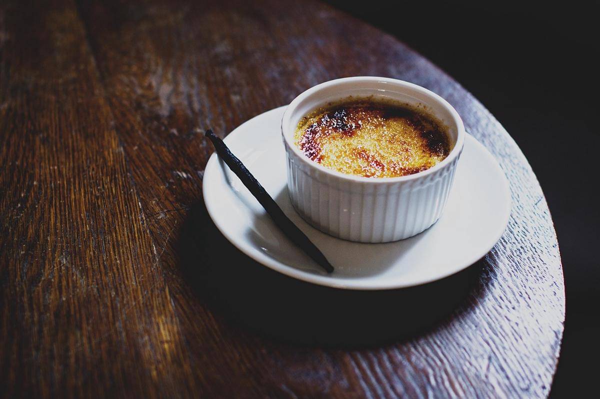 ilustrasi creme brulee kopi