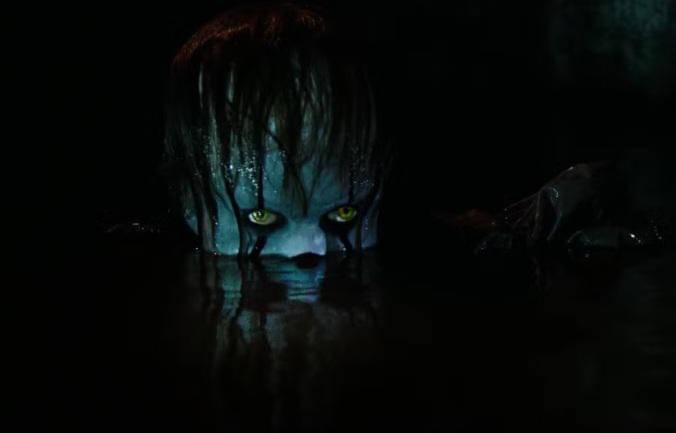 cuplikan adegan yang diperankan Bill Skarsgård dalam film It