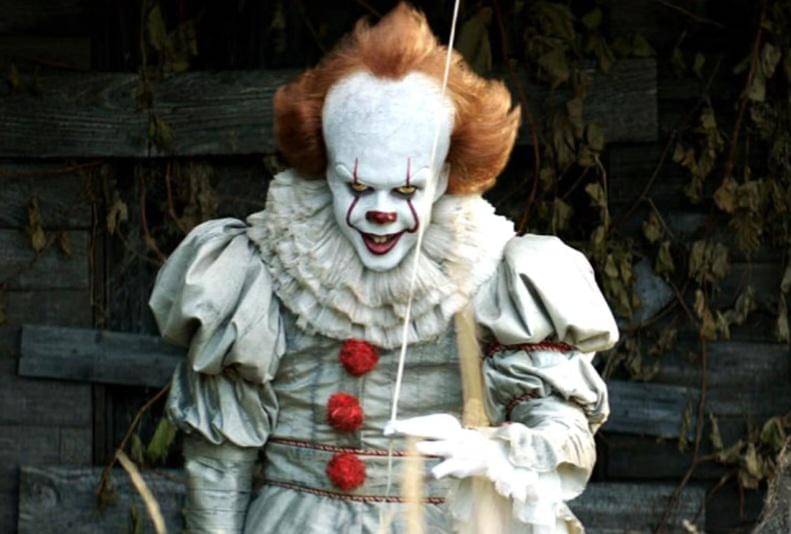 cuplikan adegan yang diperankan Bill Skarsgård dalam film It