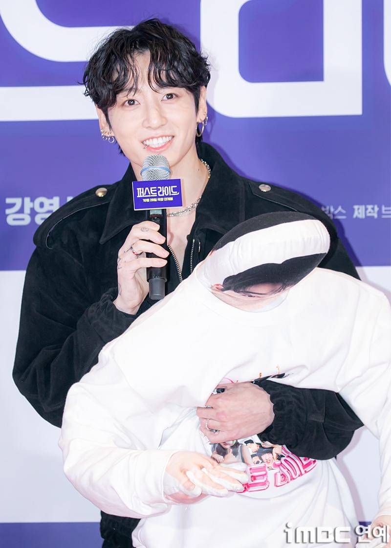 potret Jungkook BTS di VIP premiere film First Ride