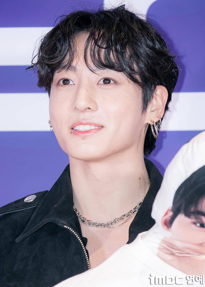 potret Jungkook BTS di VIP premiere film First Ride