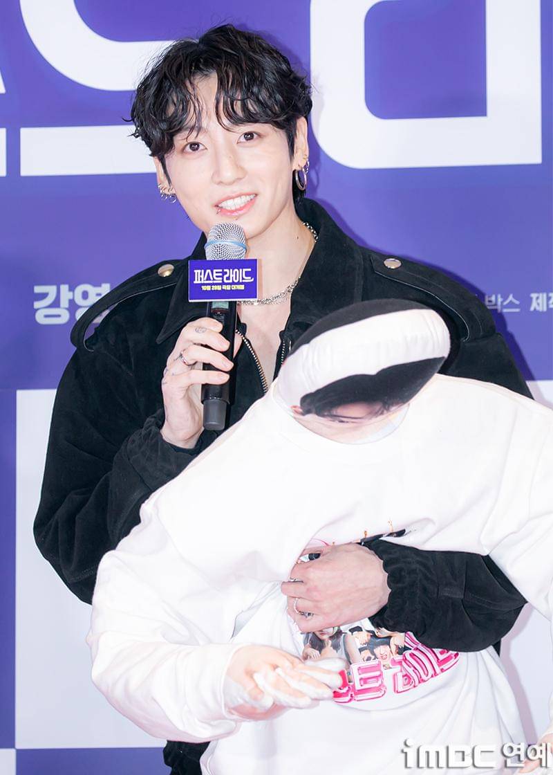 potret Jungkook BTS di VIP premiere film First Ride