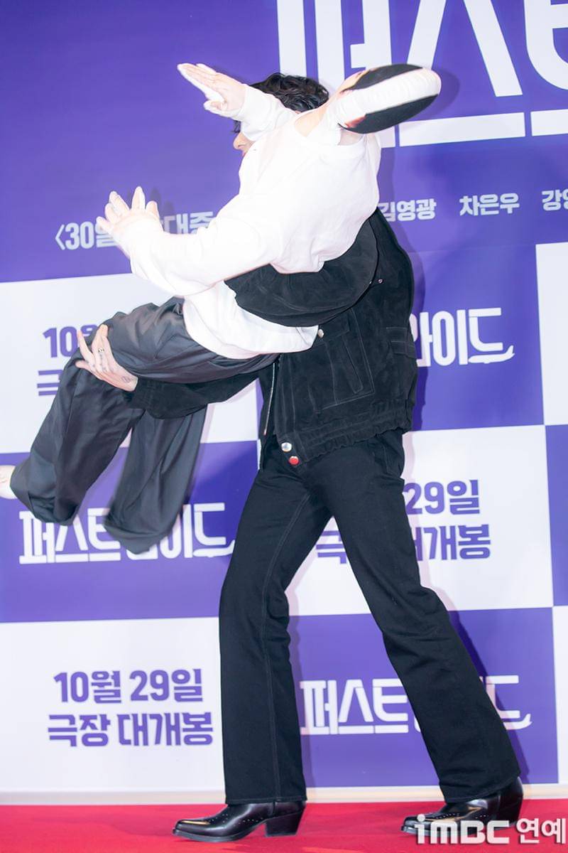 potret Jungkook BTS di VIP premiere film First Ride