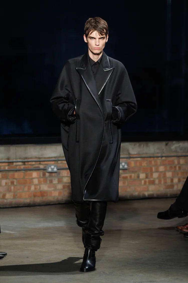 Aaron Esh S/S '26 di London Fashion Week