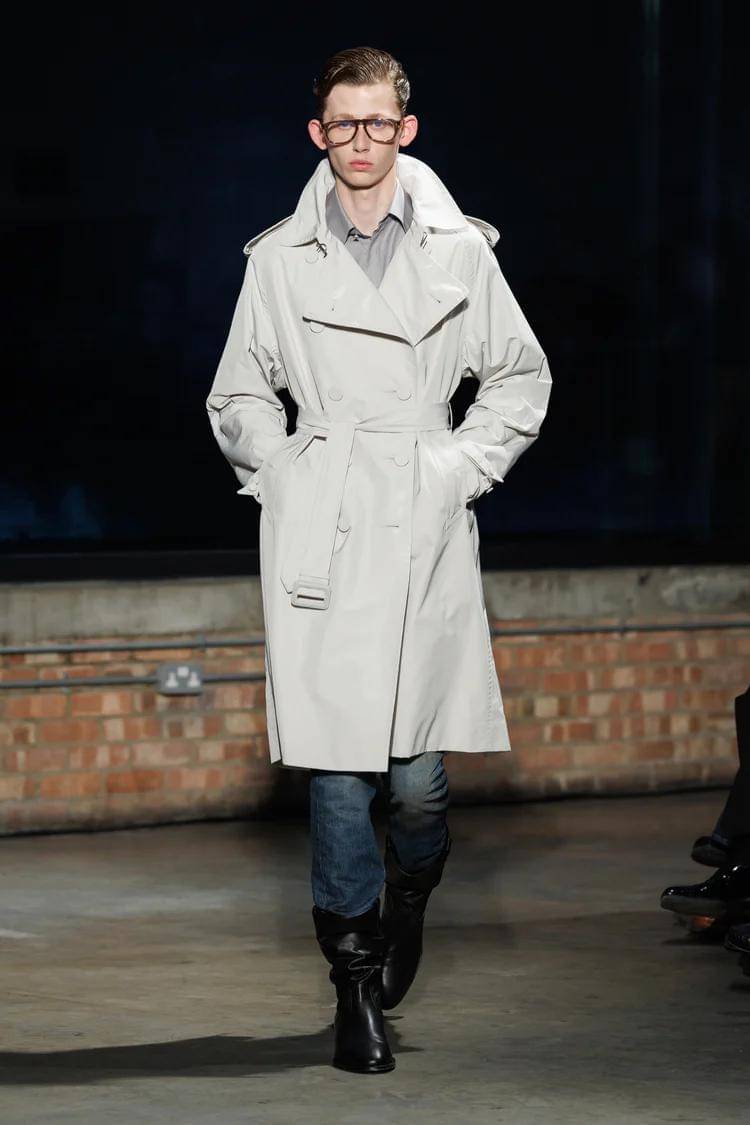 Aaron Esh S/S '26 di London Fashion Week