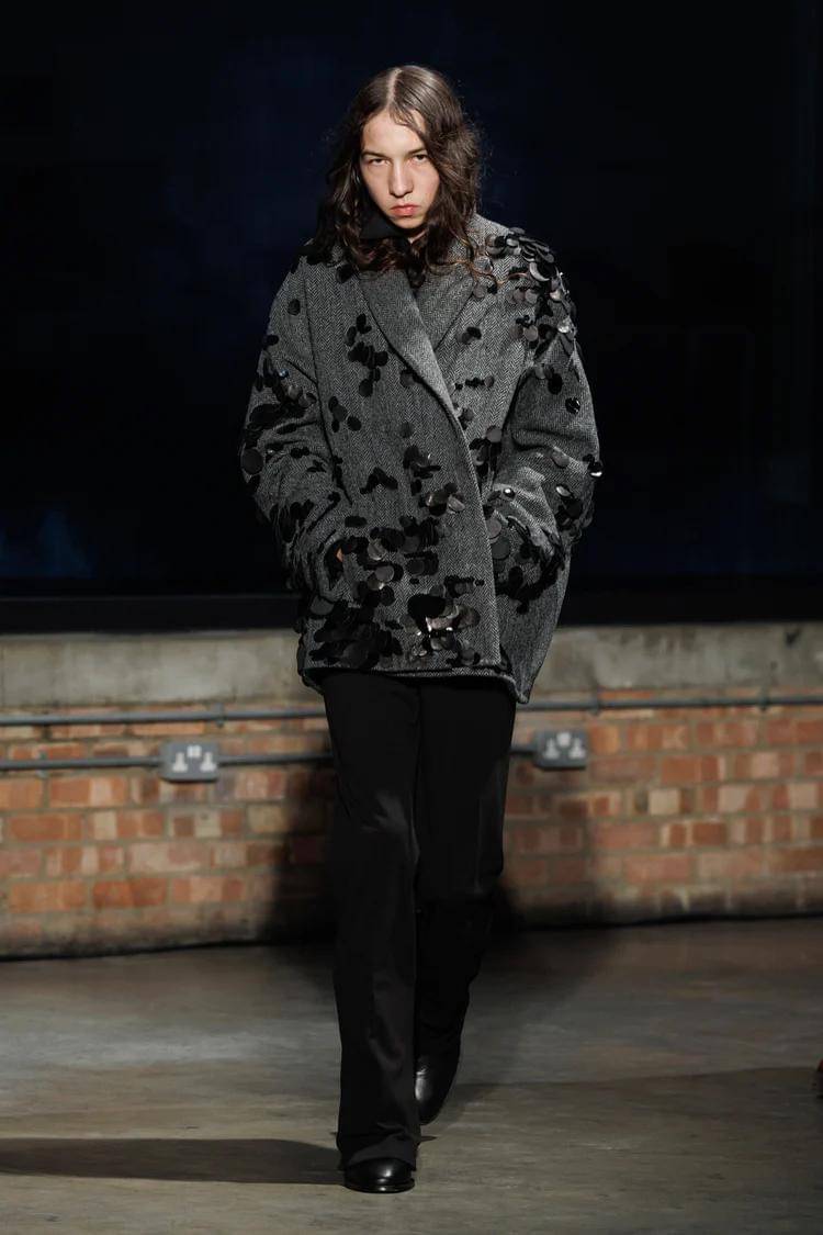 Aaron Esh S/S '26 di London Fashion Week