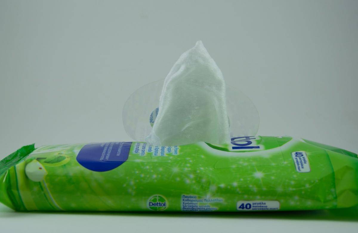 ilustrasi tisu basah khusus lensa (unsplash.com/Christine Sandu)