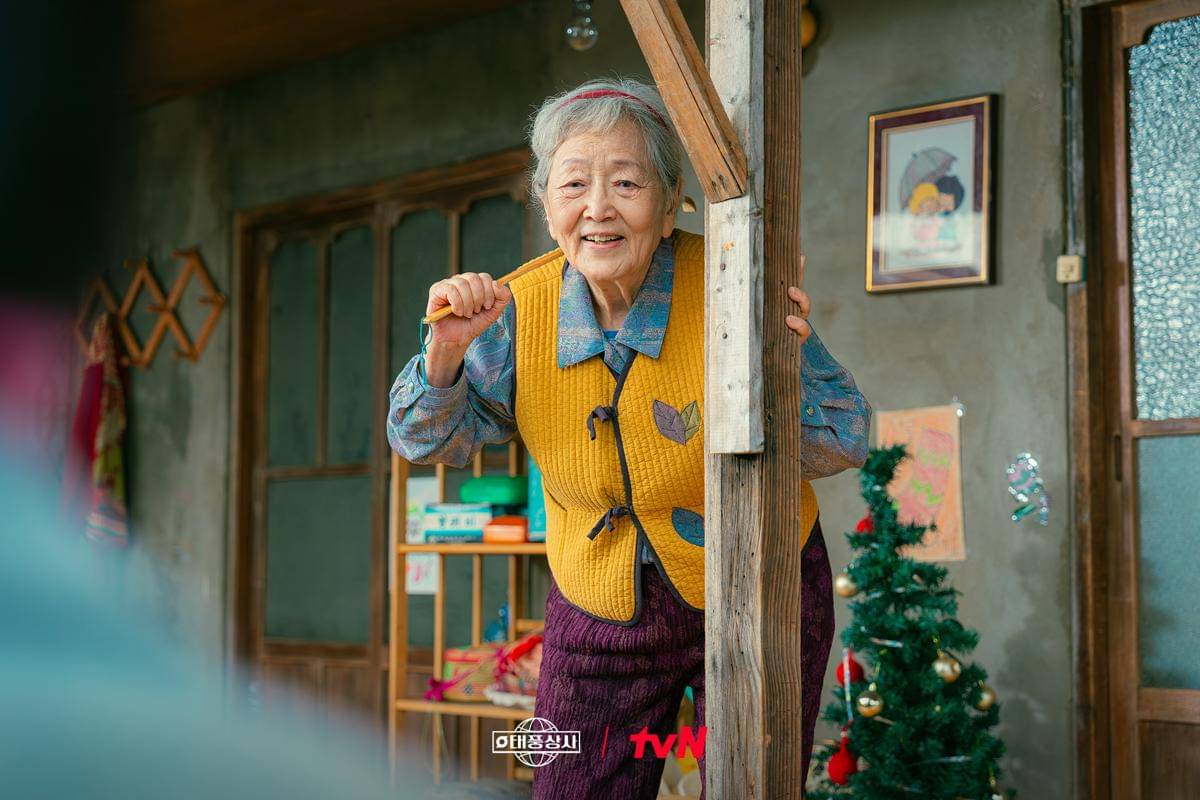 still cut drama Korea Typhoon Family