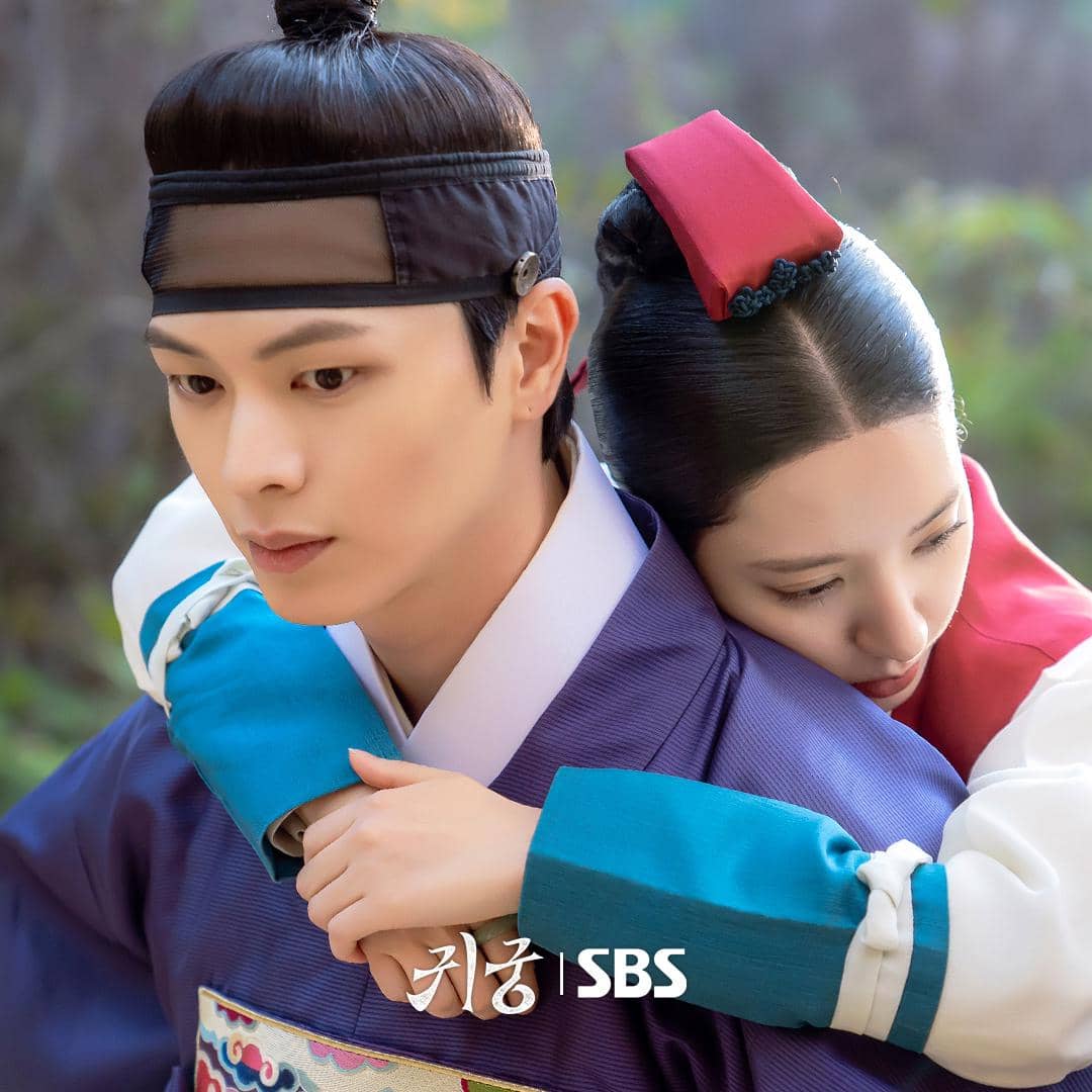 Yook Sung Jae dan Bona di drakor The Haunted Palace