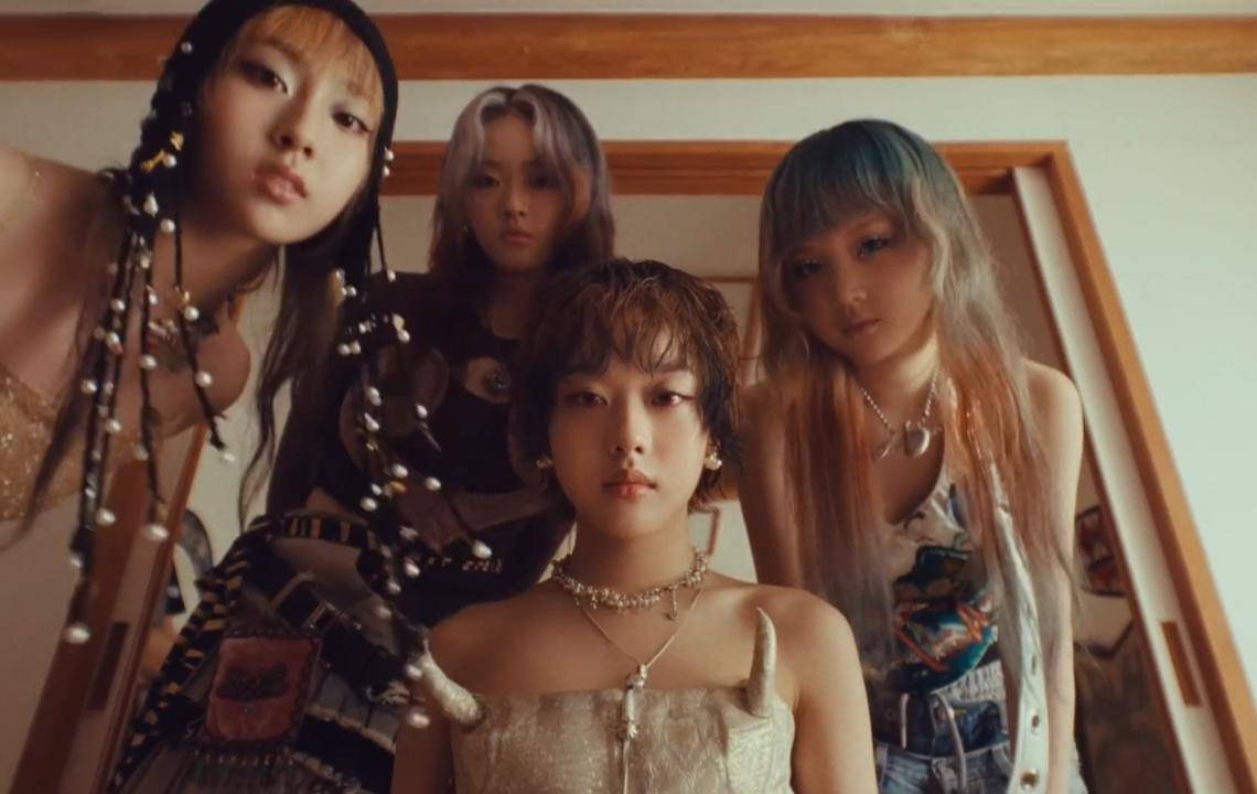 Cuplikan MV "House Party" milik VVUP