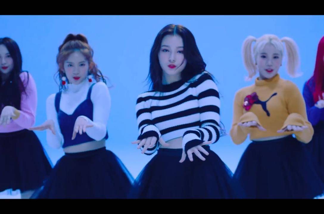 Cuplikan MV Bboom Bboom