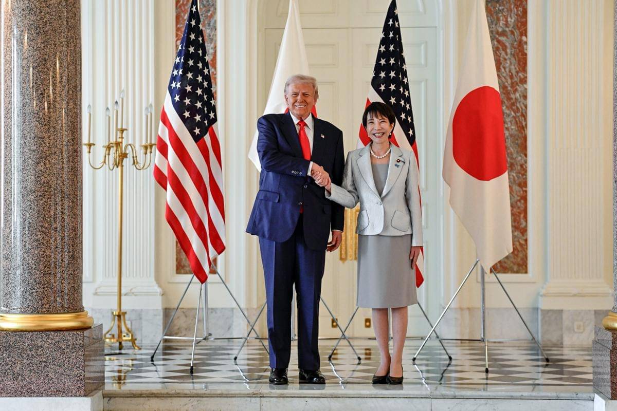 Pertemuan Perdana Menteri Jepang, Sanae Takaichi (kanan) dan Presiden AS, Donald Trump (kiri)