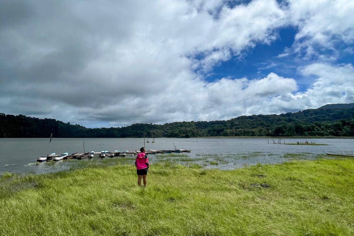 menikmati Danau Tamblingan di Desa Munduk (dok.pribadi/Natalia Indah)
