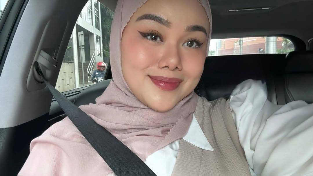 inspirasi makeup ngantor ala Fatya Biya 