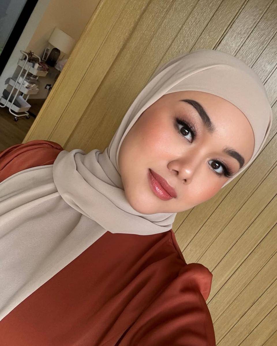 inspirasi makeup ngantor ala Fatya Biya 