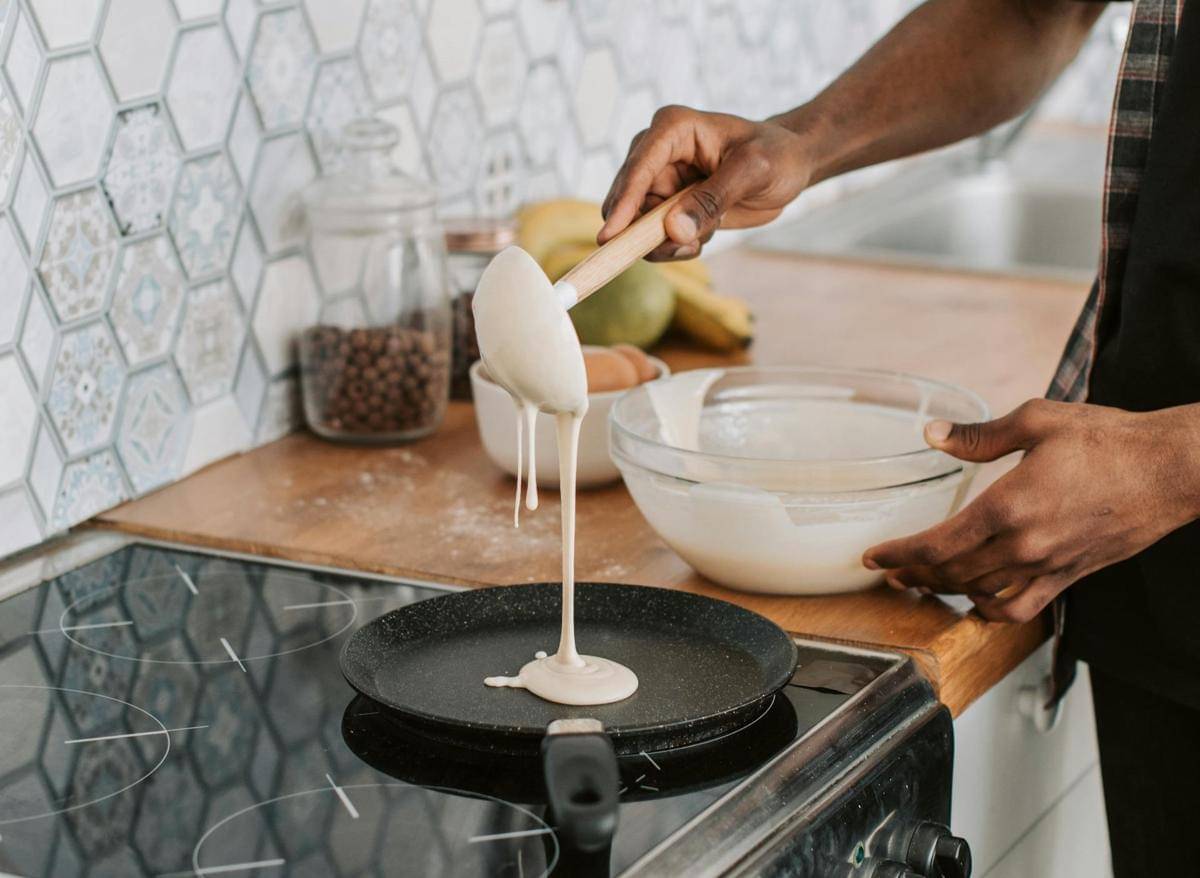 ilustrasi membuat kulit risol