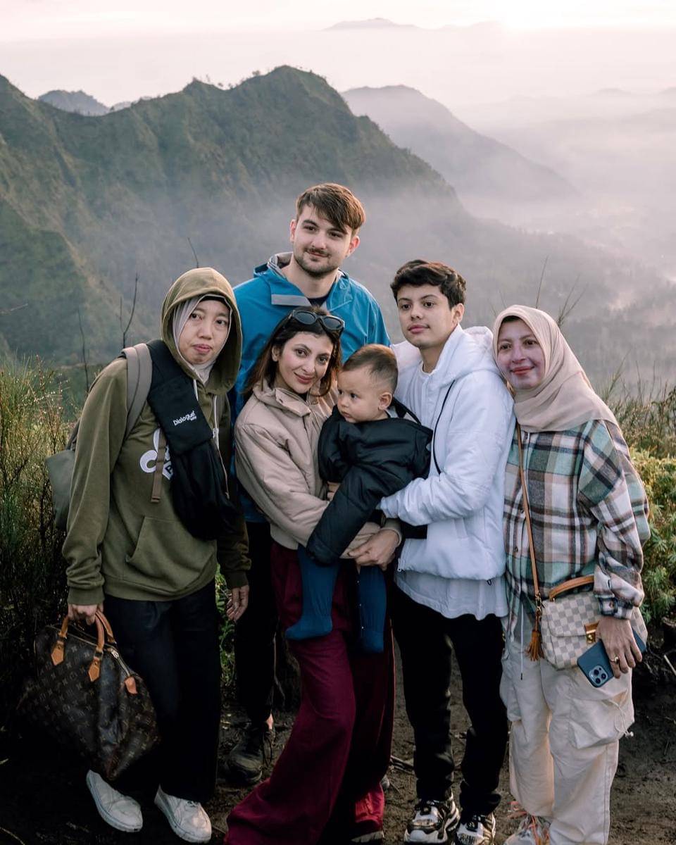 keluarga Sarah Keihl liburan ke Gunung Bromo