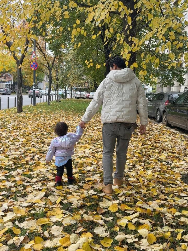 keluarga Sabrina Anggraini ke Romania
