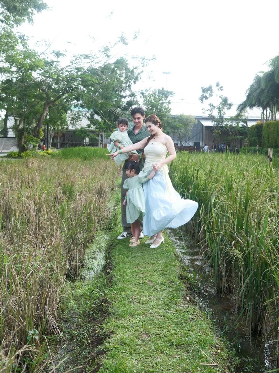 keluarga Felicya dan Hito ke Scientia Square Park