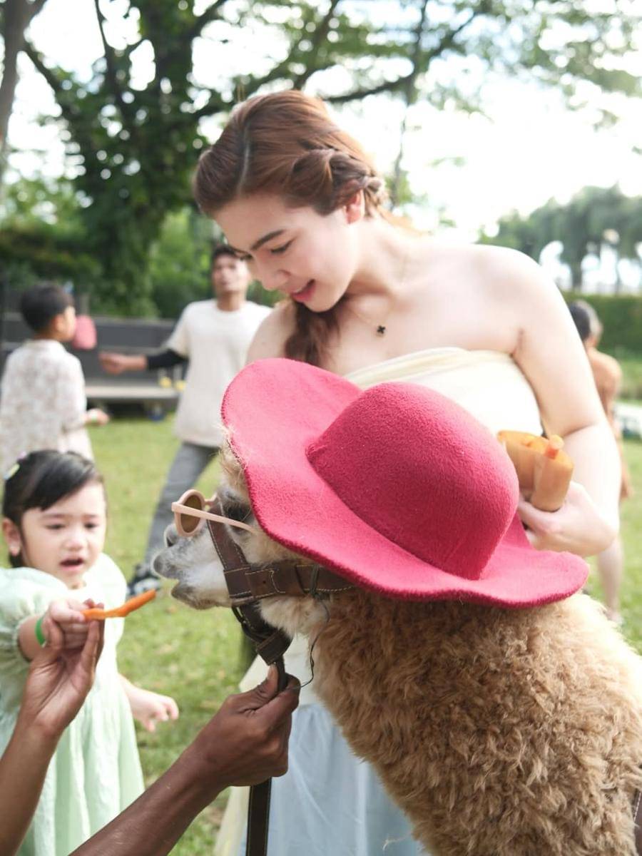 keluarga Felicya dan Hito ke Scientia Square Park