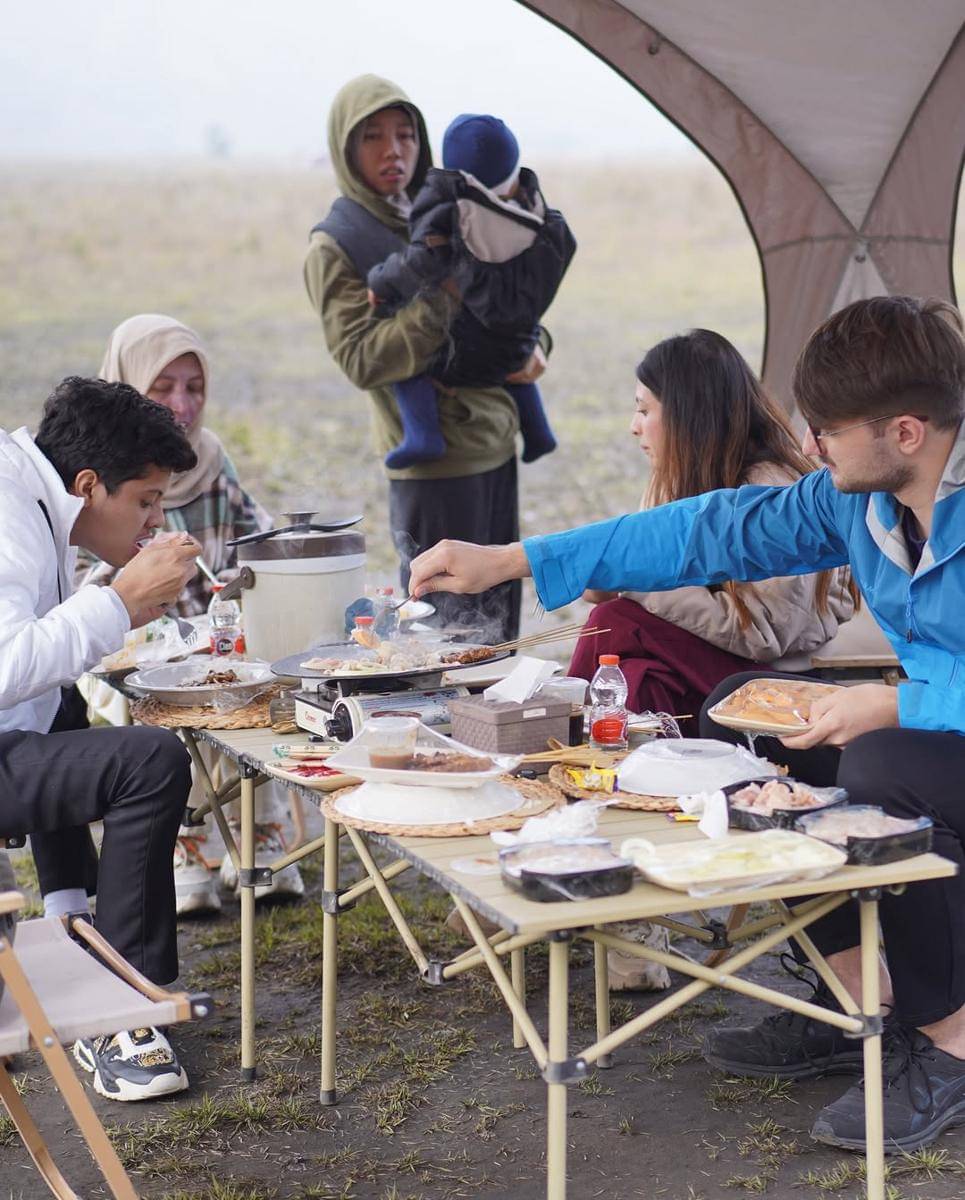 keluarag Sarah Keihl liburan ke Gunung Bromo
