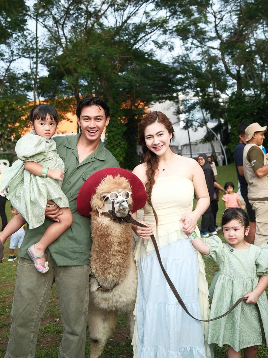 keluarga Felicya dan Hito ke Scientia Square Park