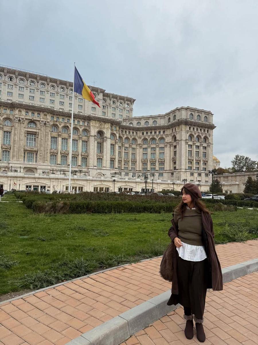 keluarga Sabrina Anggraini ke Romania