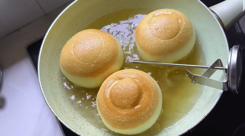 ilustrasi menggoreng donat