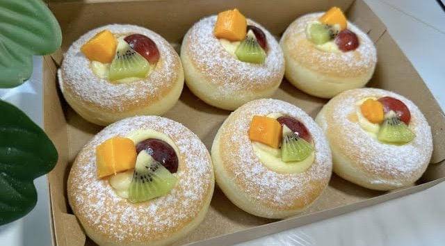 ilustrasi donat isi vla buah