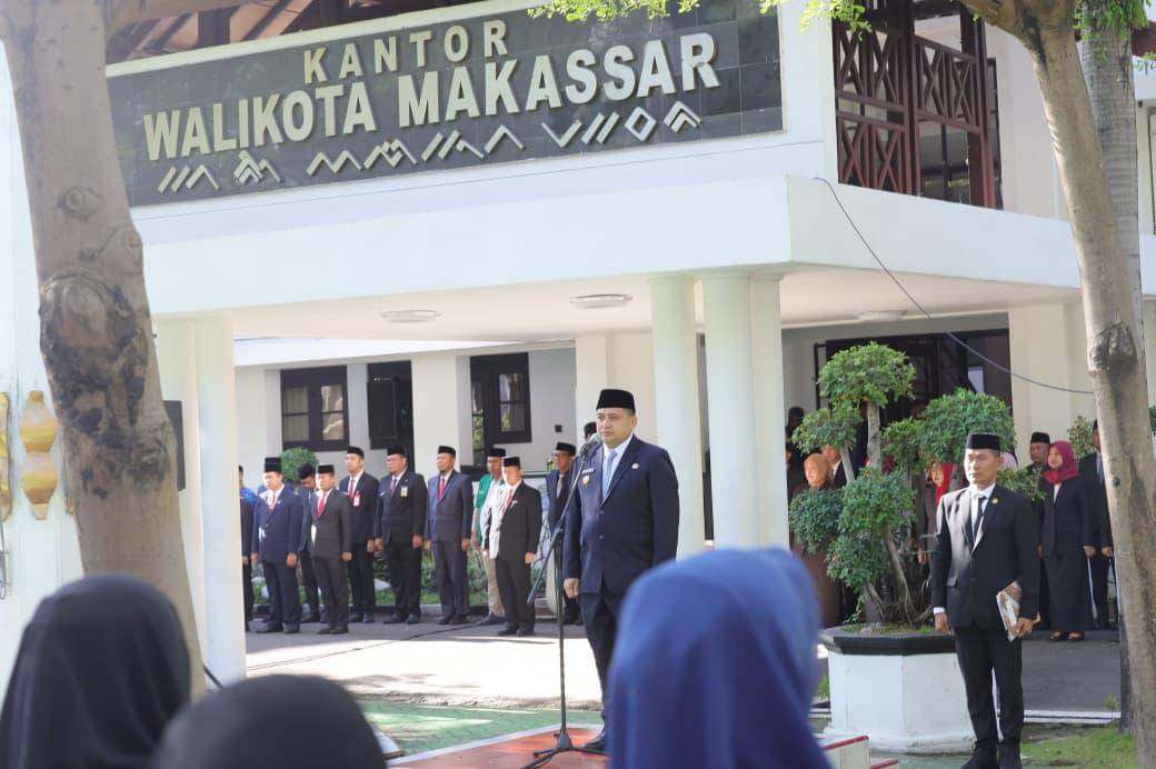 Wali Kota Makassar, Munafri Arifuddin, memimpin upacara peringatan Hari Sumpah Pemuda (HSP) ke-97 di halaman Balai Kota Makassar, Selasa (28/10/2025). (Dok. Humas Pemkot Makassar)