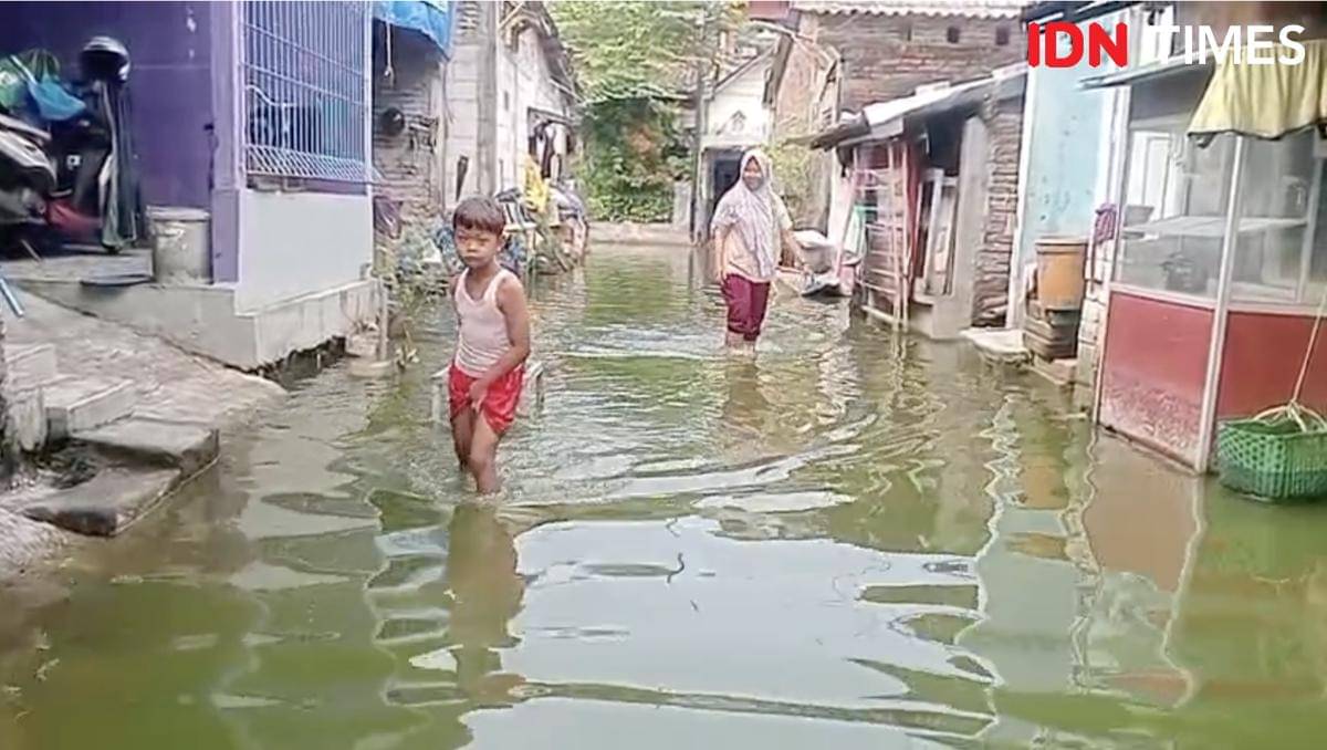 Banjir merendam Kampung Tanggungrejo Gayamsari Kecamatan Semarang Timur. (IDN Times/Fariz Fardianto)