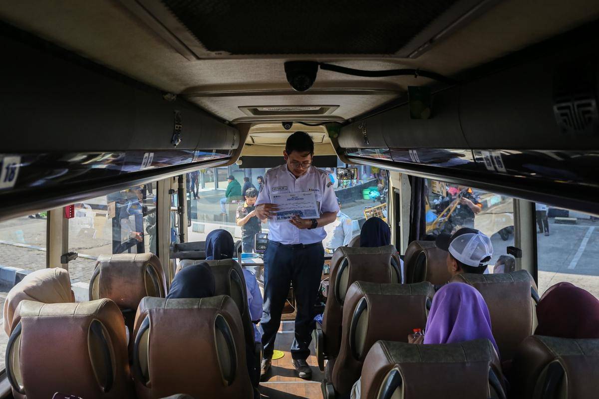Pemerintah Provinsi Banten resmi mengoperasikan sebanyak dua bus Trans Banten koridor Terminal Pakupatan, Kota Serang-Halte Untirta Sindangsari, Kabupaten Serang yang digratiskan hingga akhir tahun 2025 untuk mendorong minat masyarakat menggunakan transportasi publik.