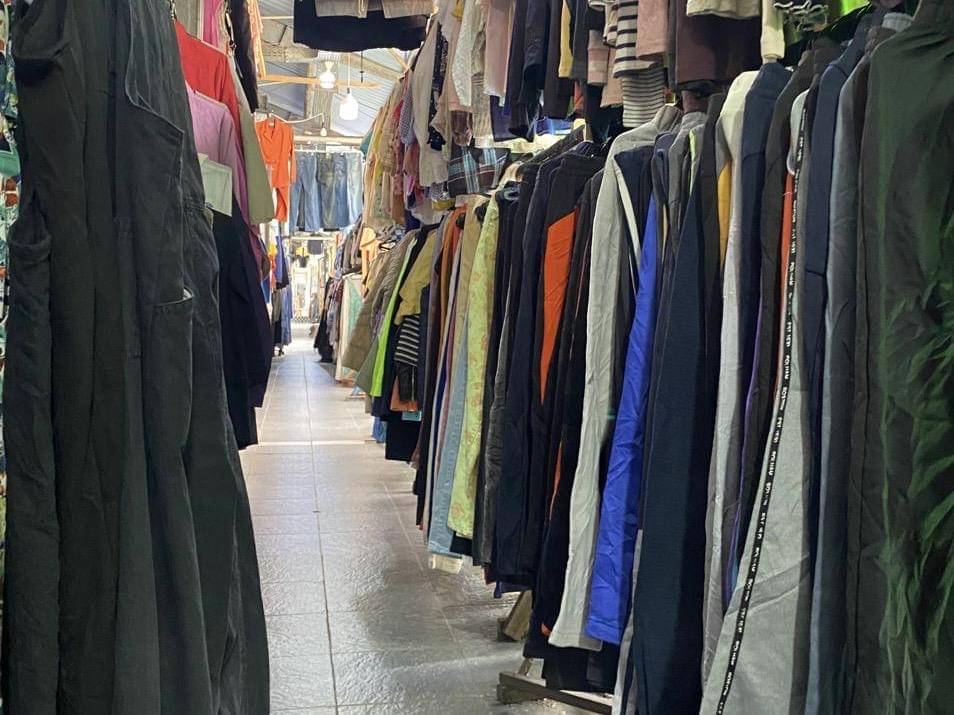 Menkeu Purbaya rencana larang pengimporan pakaian bekas.