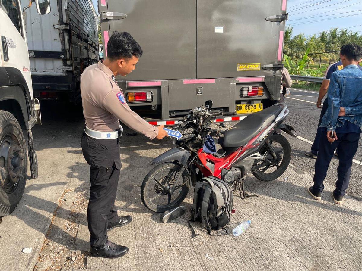 Tabrak Truk Parkir di Jembrana, PNS Tabanan Meninggal di Tempat