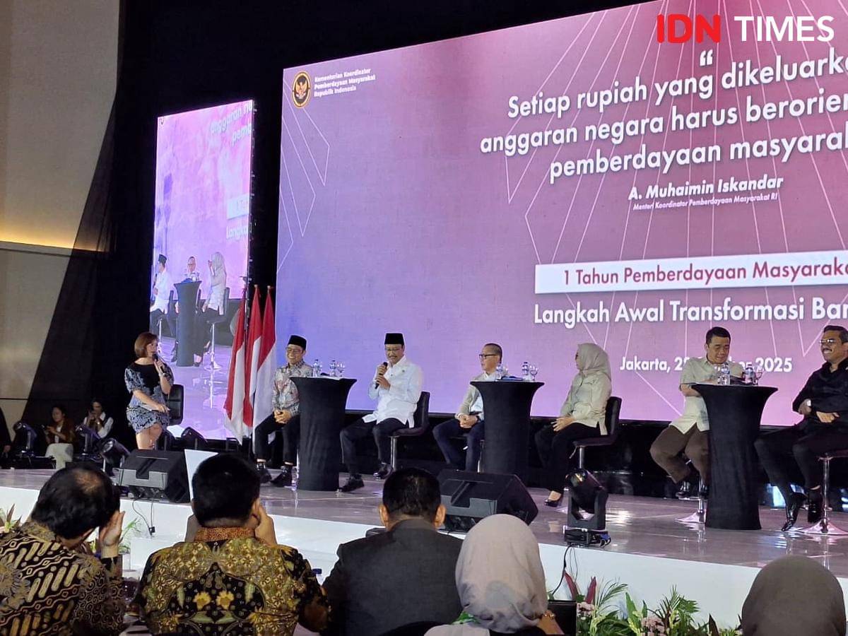 Menteri Sosial Saifullah Yusuf dalam "Satu Tahun Pemberdayaan Masyarakat: Langkah Awal Transformasi Bangsa" di Menara Danareksa, Jakarta Pusat, pada Selasa (28/10/2025). (IDN Times/Rachel Kathryn).