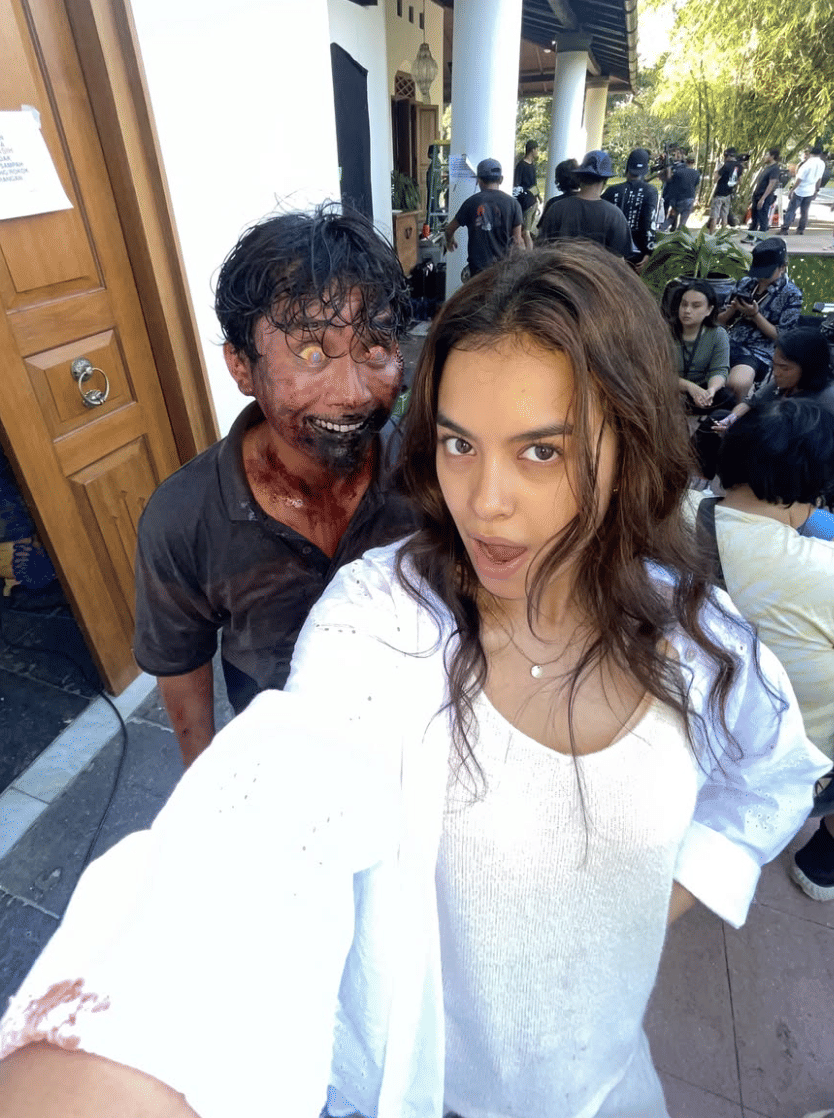 Potret di balik layar para zombie Abadi Nan Jaya