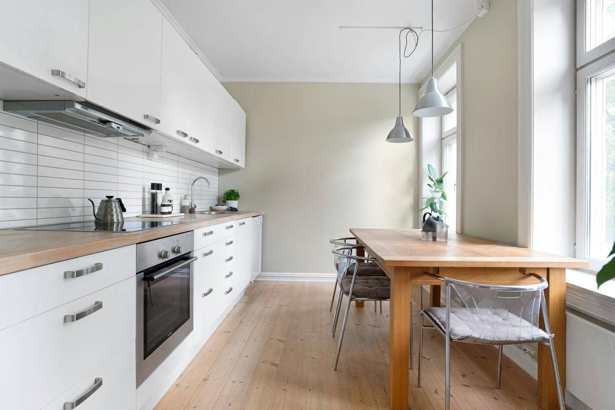 Interior dapur rumah sempit. (unsplash.com/Lisa Anna)